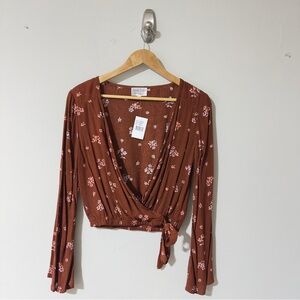 👉 We the People Chestnut Floral Wrap Crop Top Long Sleeve V-Neck XS NWT